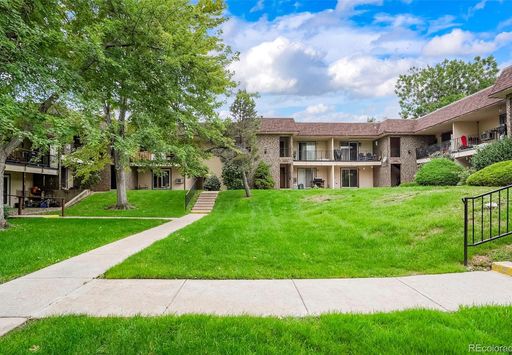 Cute updated 3 bedroom Condo! Community Pool! Off Street Parking! Move in Ready! – photo 1