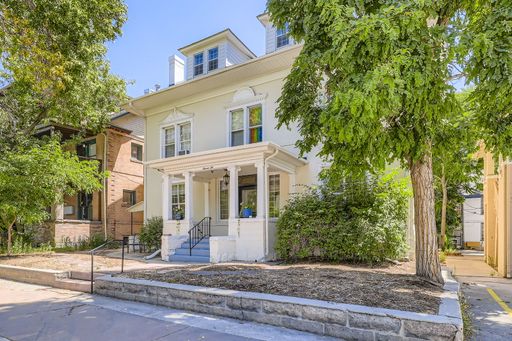 Cozy Cap Hill Studio Unit in Beautiful Converted Mansion- Great Location! Shared Yard! (Free 1st months' rent) – photo 1