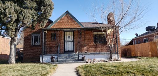 This renovated lower unit of a Denver duplex in Cole Neighborhood- 1-month free rent! Water/Electric Included in rent! – photo 1