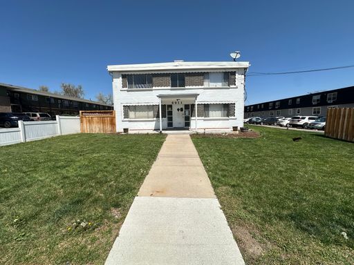 Move in ready 1 bedroom/1 bath in Edgewater! 2nd floor Unit!