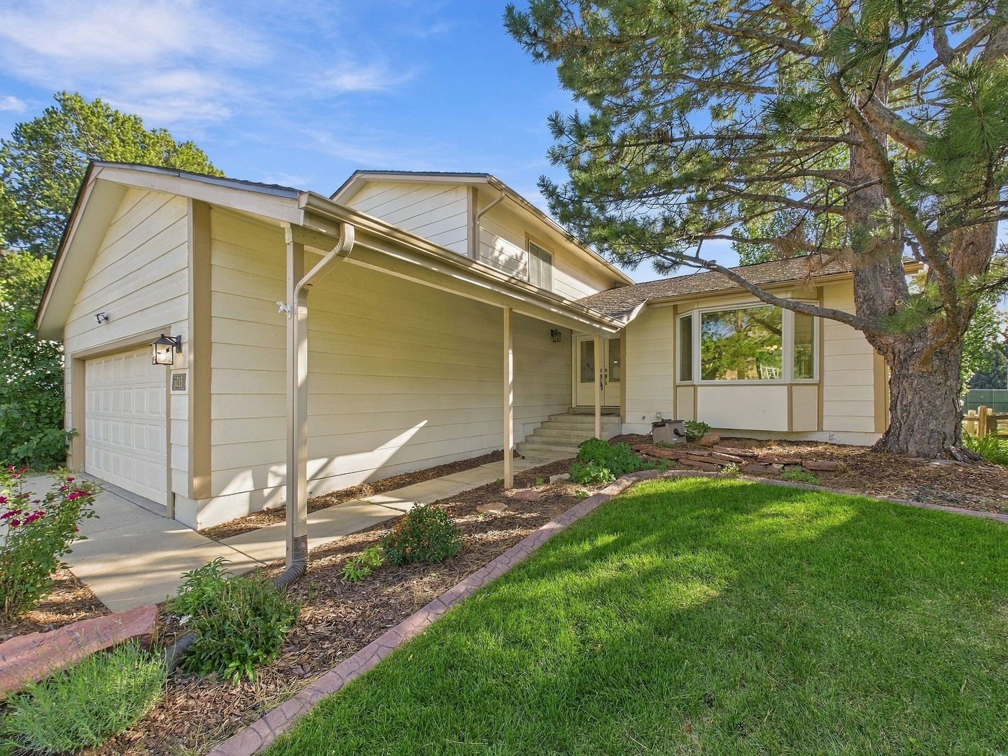 Englewood House: 6213 S Galena Way
