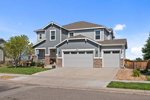 Gorgeous home with spectacular Front Range views! – photo 1