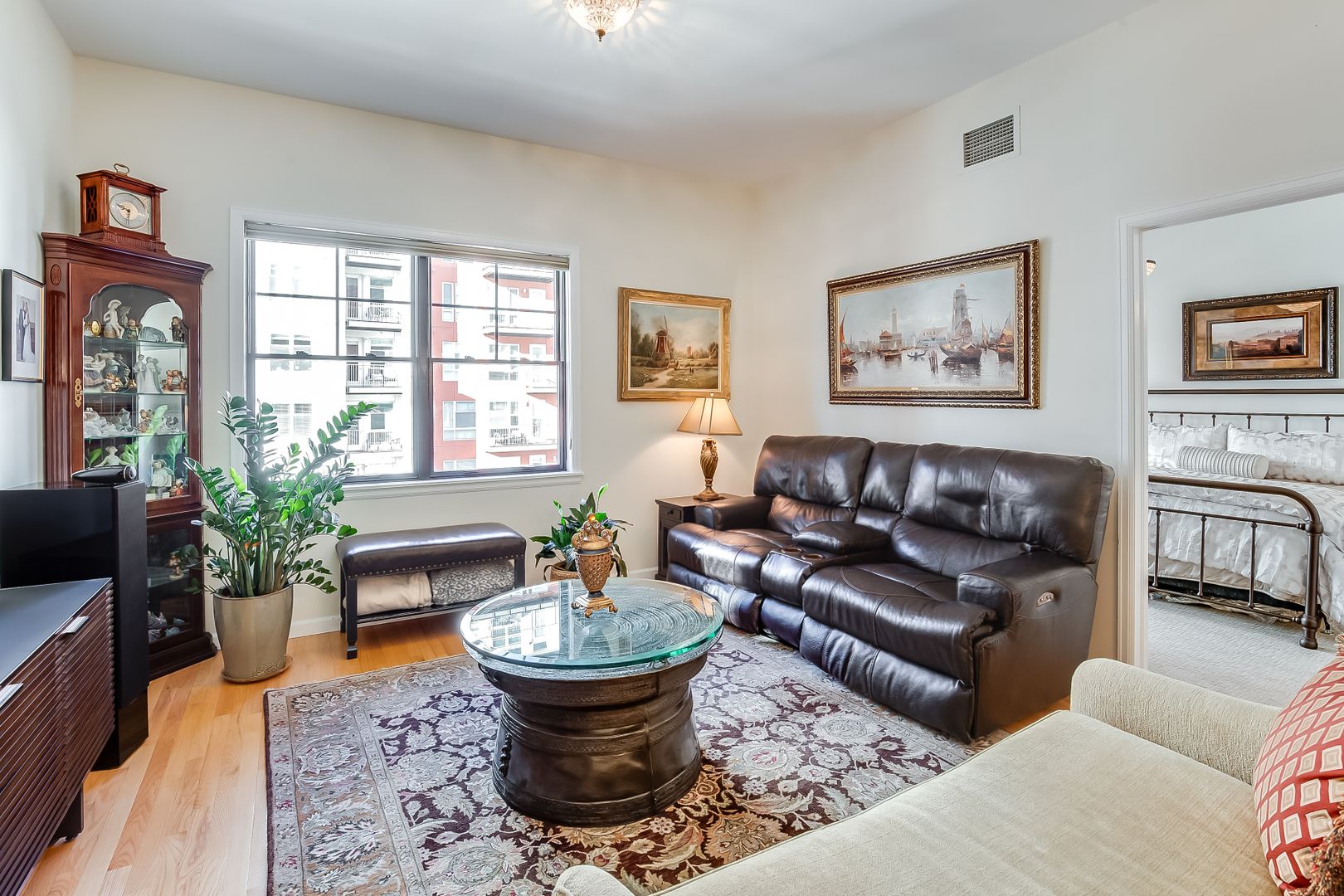 Denver House: 1950 N Logan St, #814
