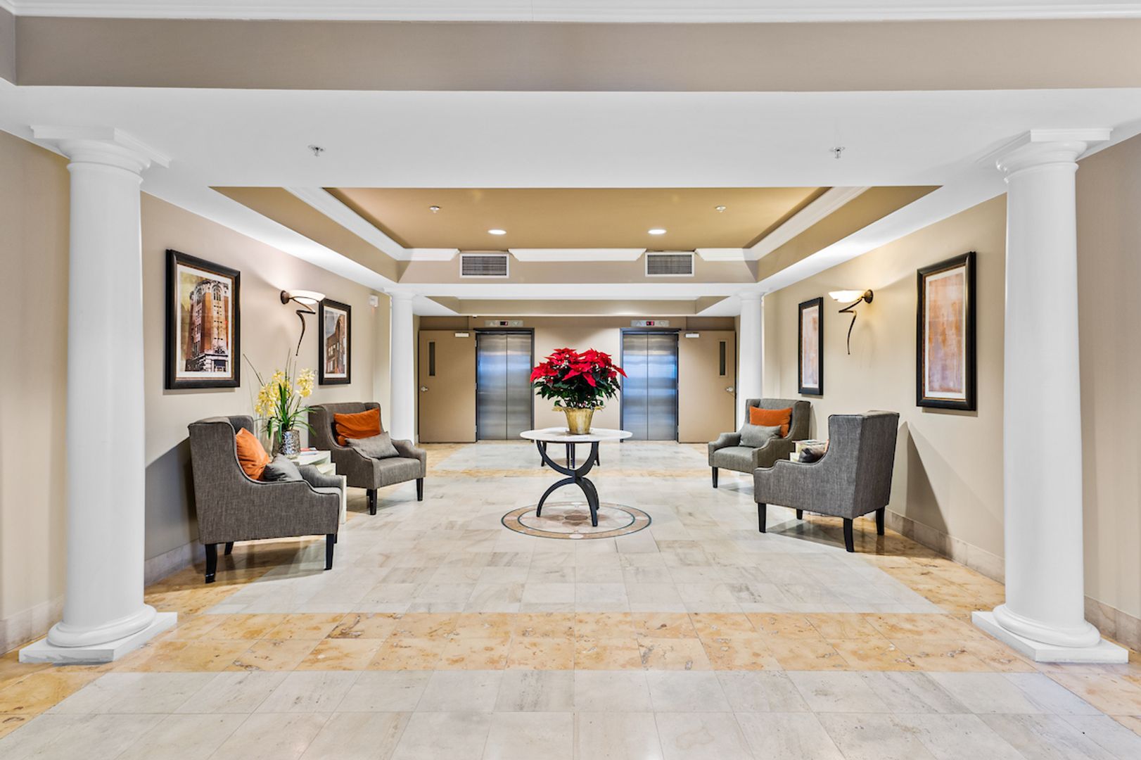 Denver House: 4875 S Monaco St #406