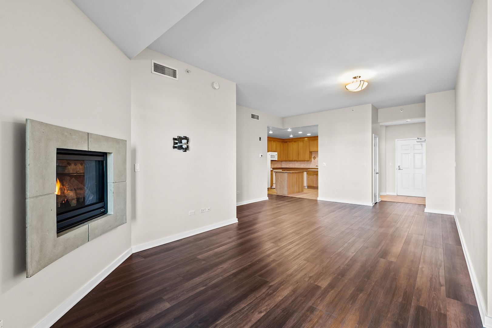 Denver House: 4875 S Monaco St #406