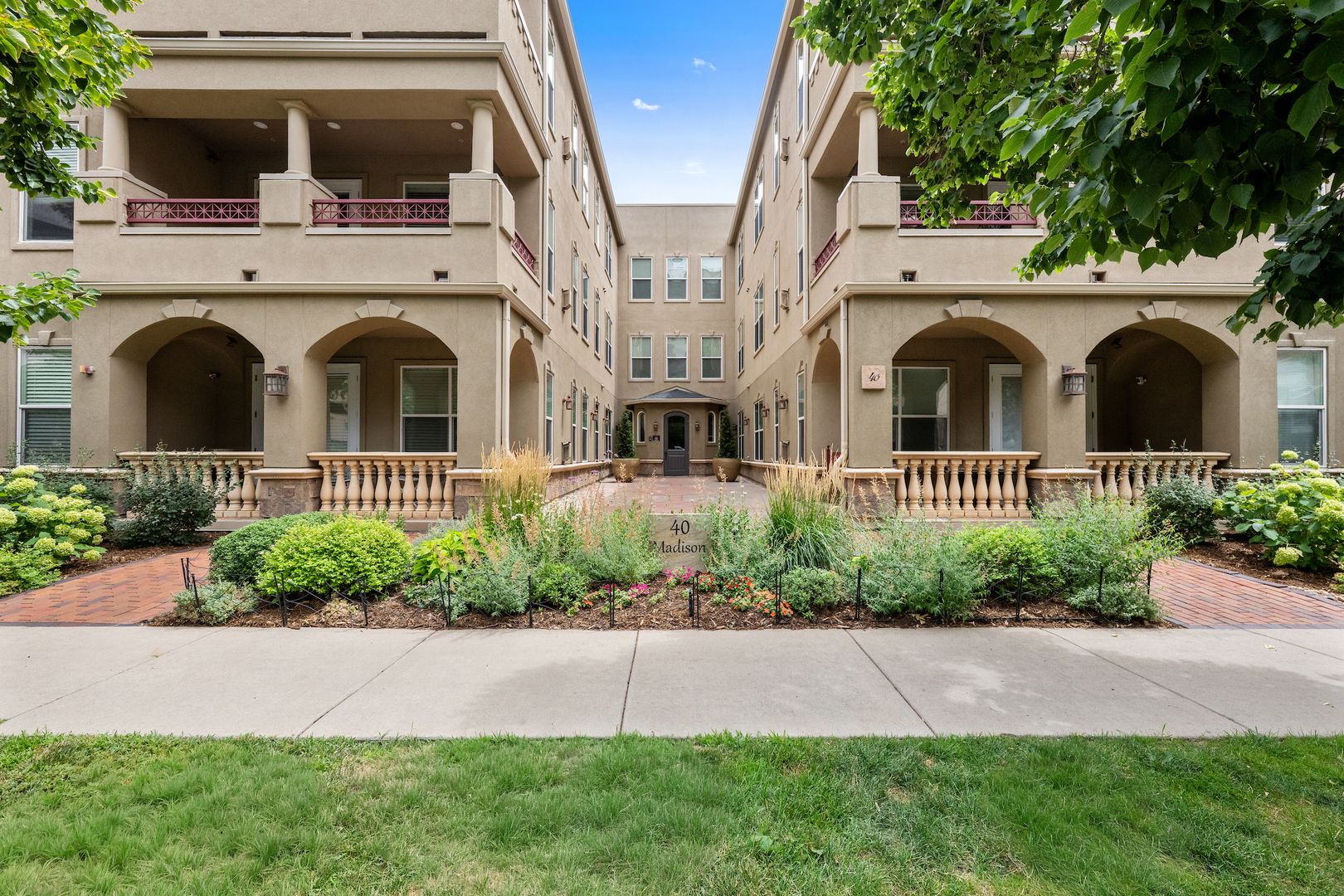 Denver House: 40 Madison St #303