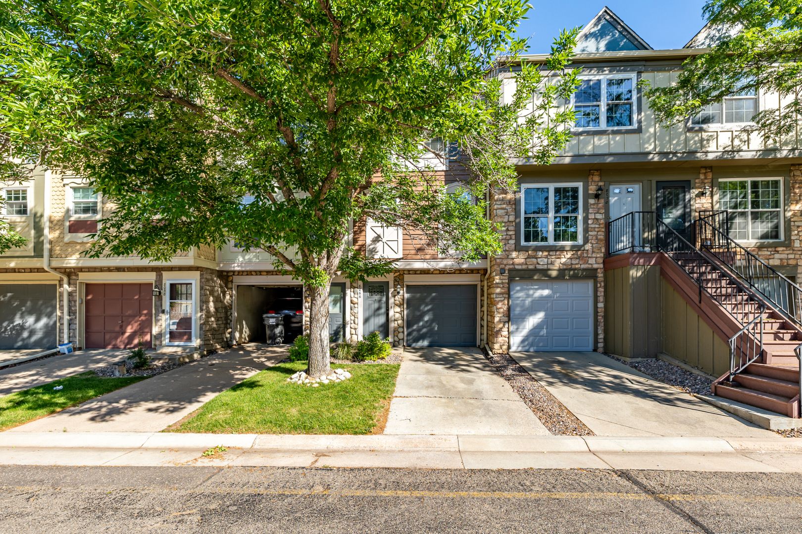 Centennial House: 8066 S Columbine Ct