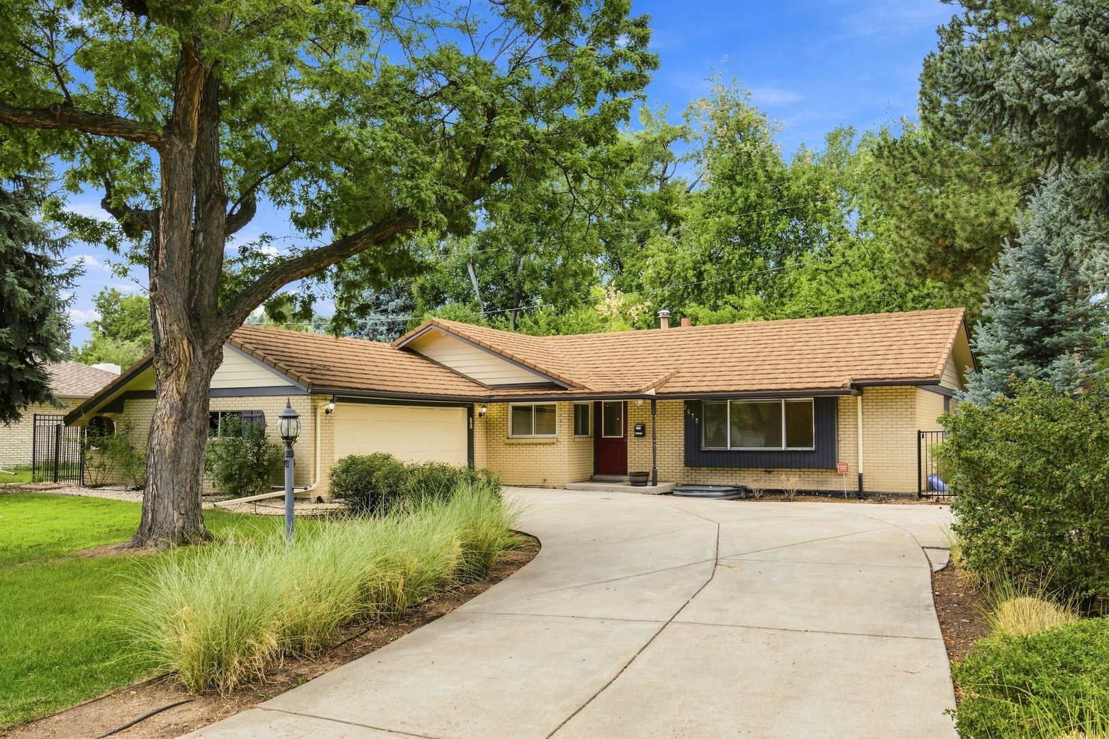 Lakewood House: 2673 Taft St