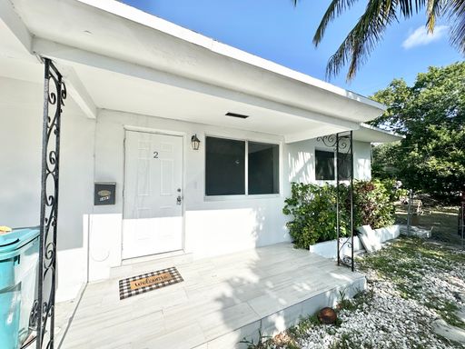 Spectacular 2bed/1bath in a duplex - up & coming neighborhood close to Biscayne Blvd – photo 1