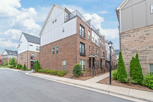 (Coming Soon) 3-Bedroom Townhome Near Uptown & Plaza Midwood! – photo 1