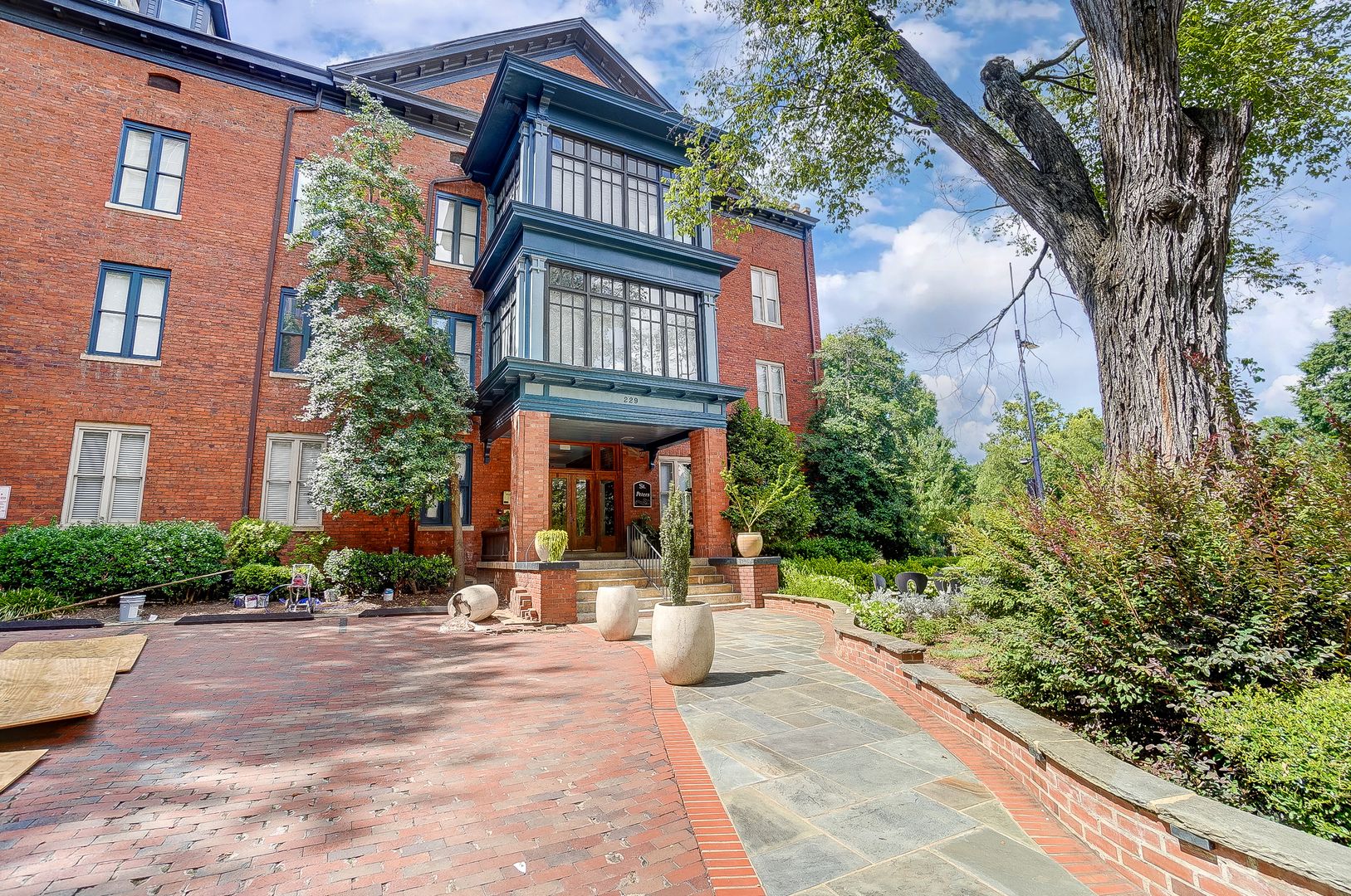 Charlotte Condo: 229 N. Poplar St. #1