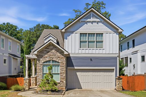 Custom Craftsman Home in Prime Location – photo 1