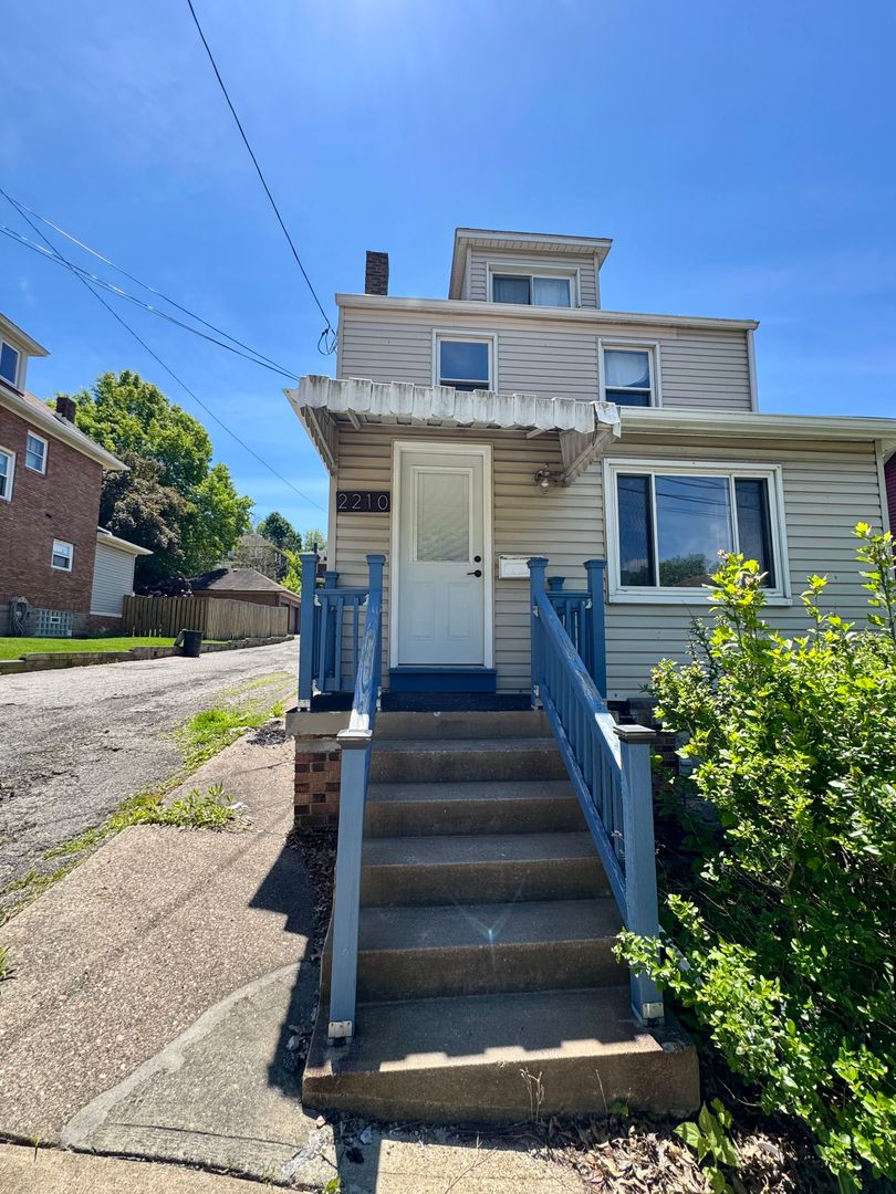 Pittsburgh House: 2210 Hampton Street