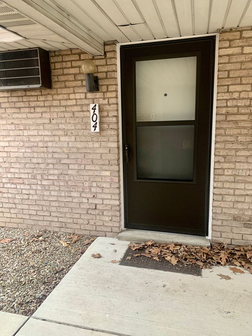 Moon Township Apartment: Lunar Lane