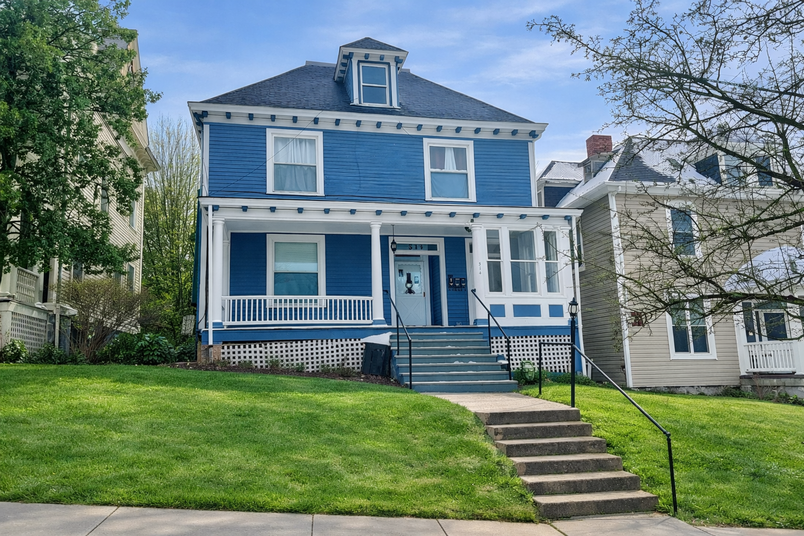 Washington Apartment: 514 East Chestnut