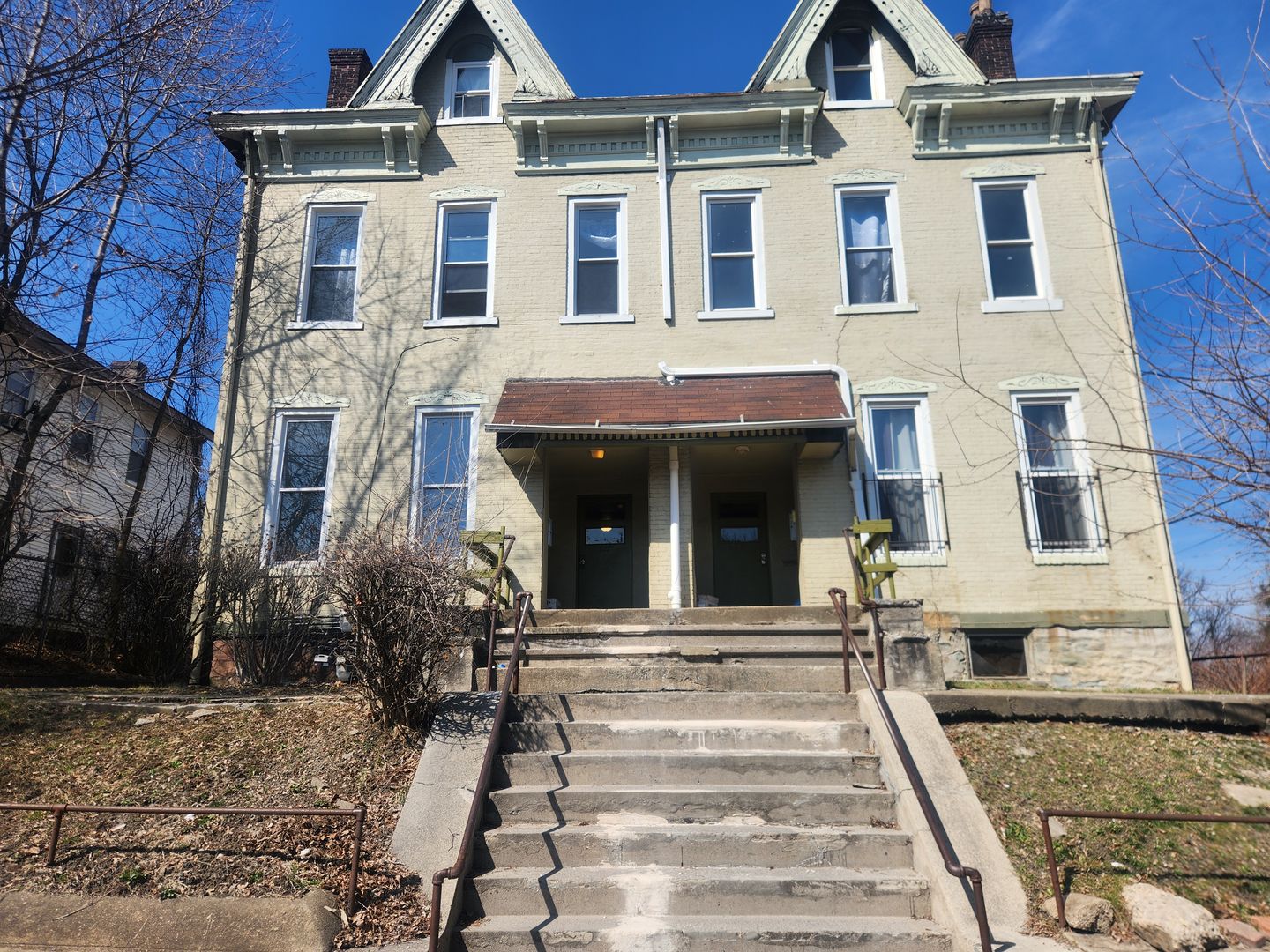 East Liberty Apartment: 621-623 Lincoln Avenue