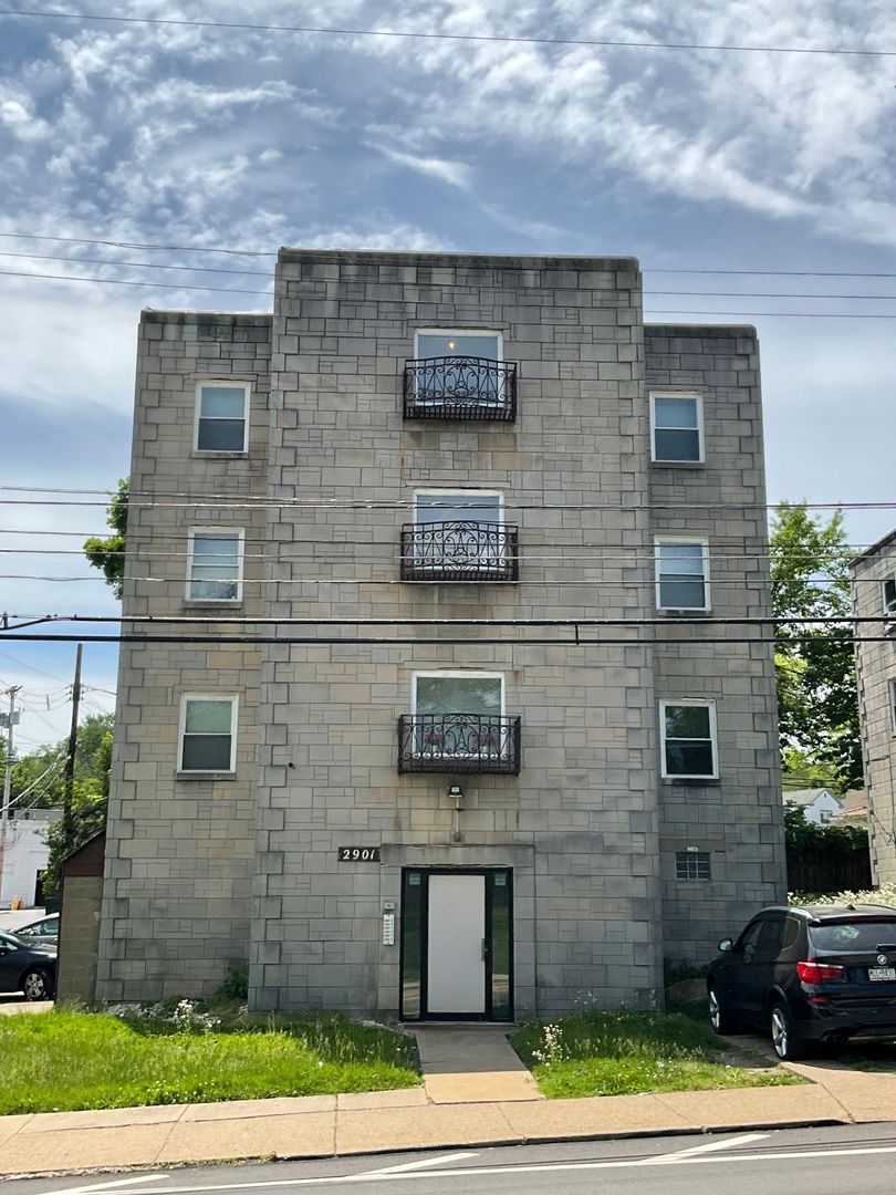Pittsburgh Apartment: 2901 Chartiers Avenue