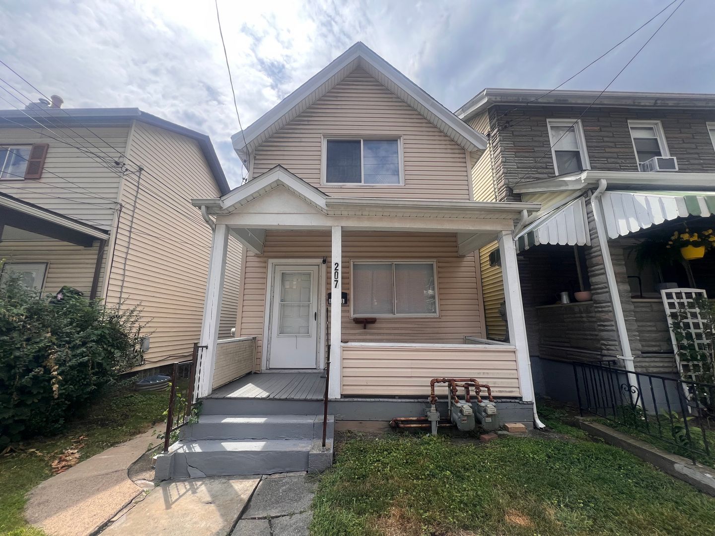 Carnegie Apartment: 207 Railroad Avenue