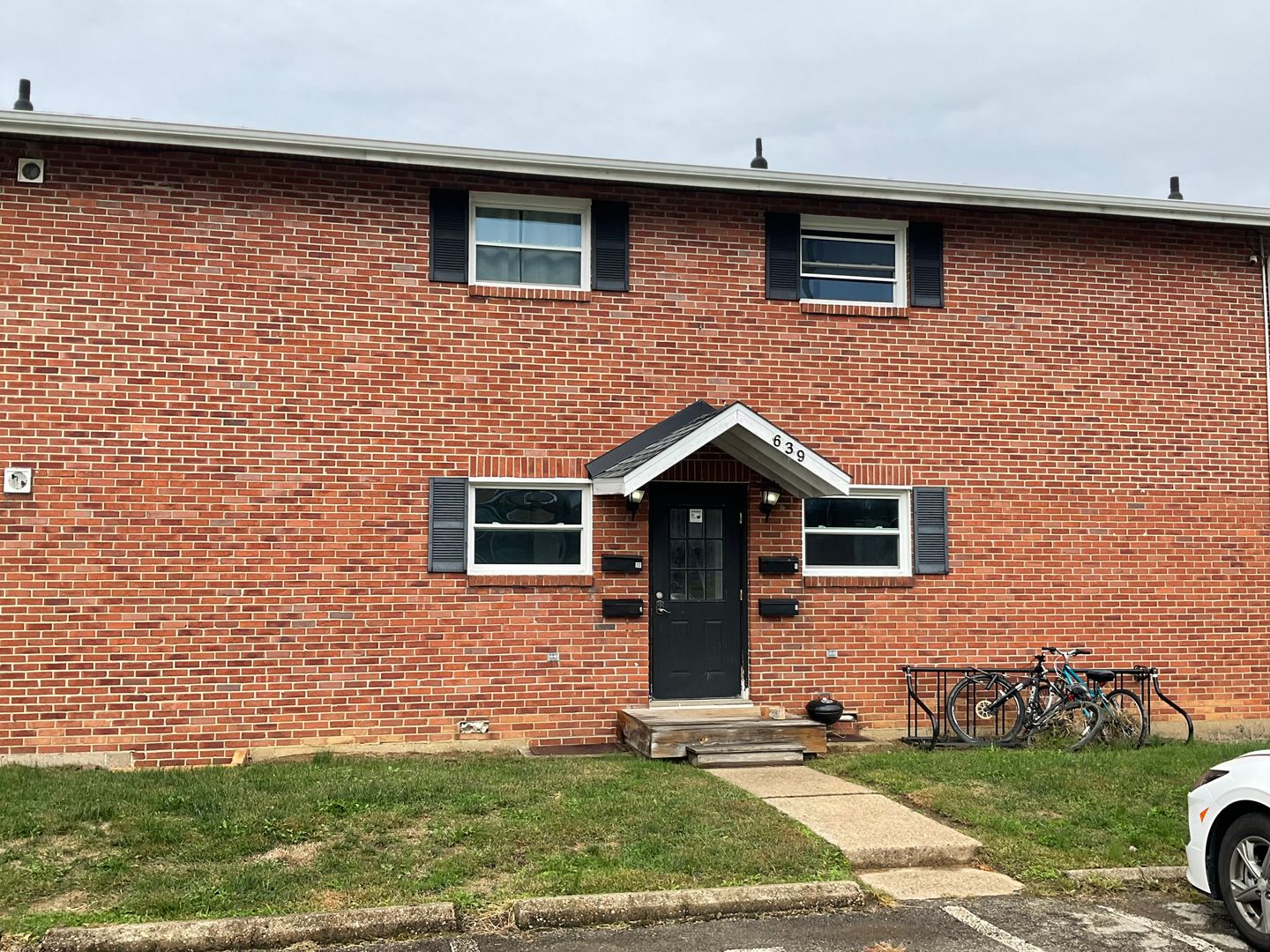 California Apartment: 639 Russian Street