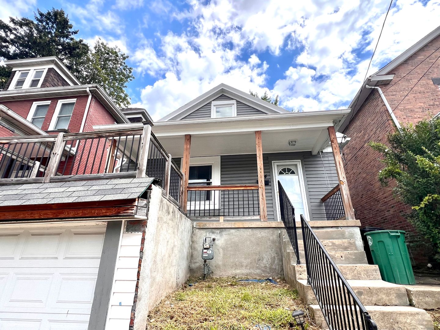 Ambridge House: 924 Lenz Avenue