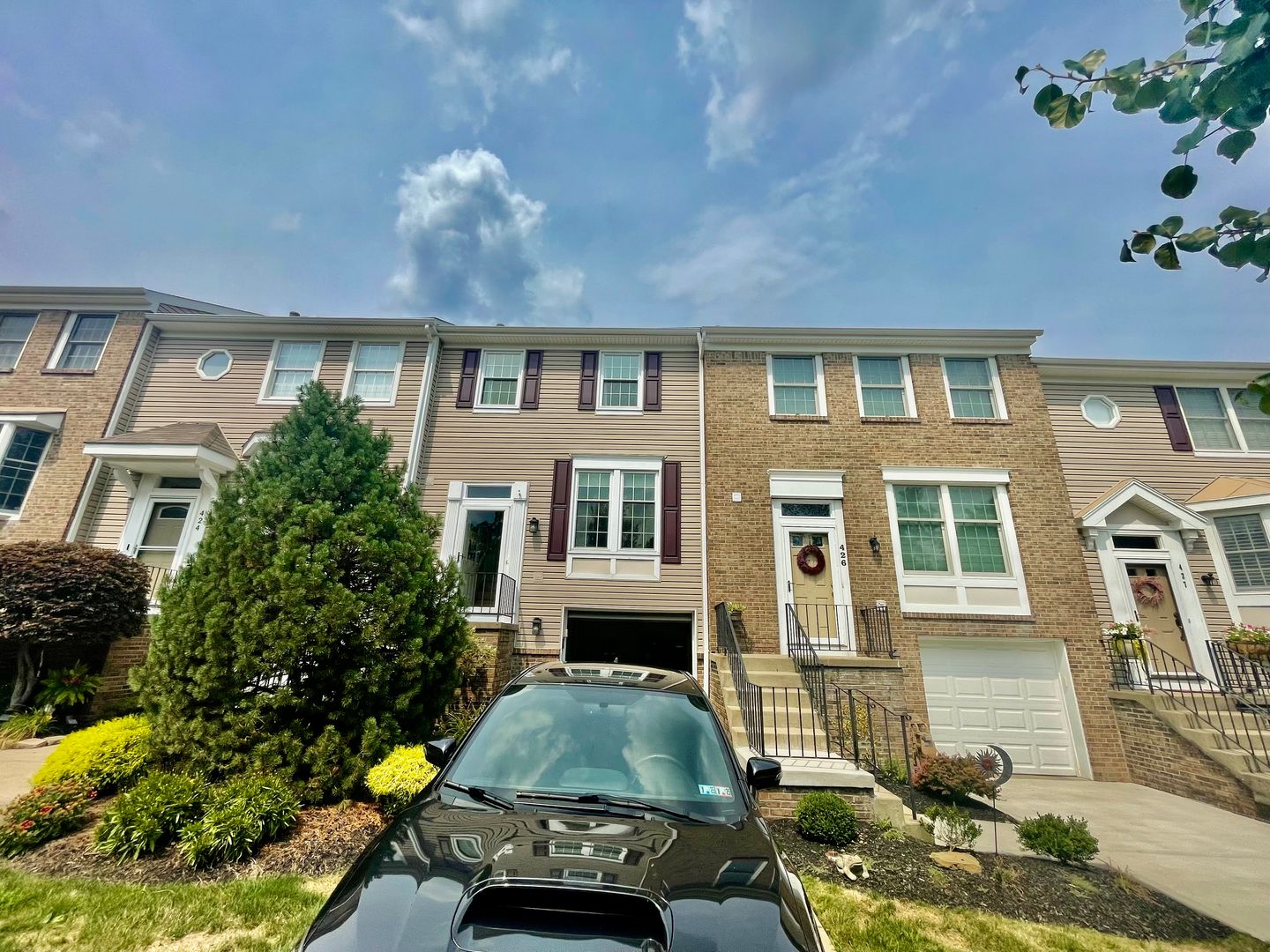 Coraopolis Townhome: 425 Parkridge Lane