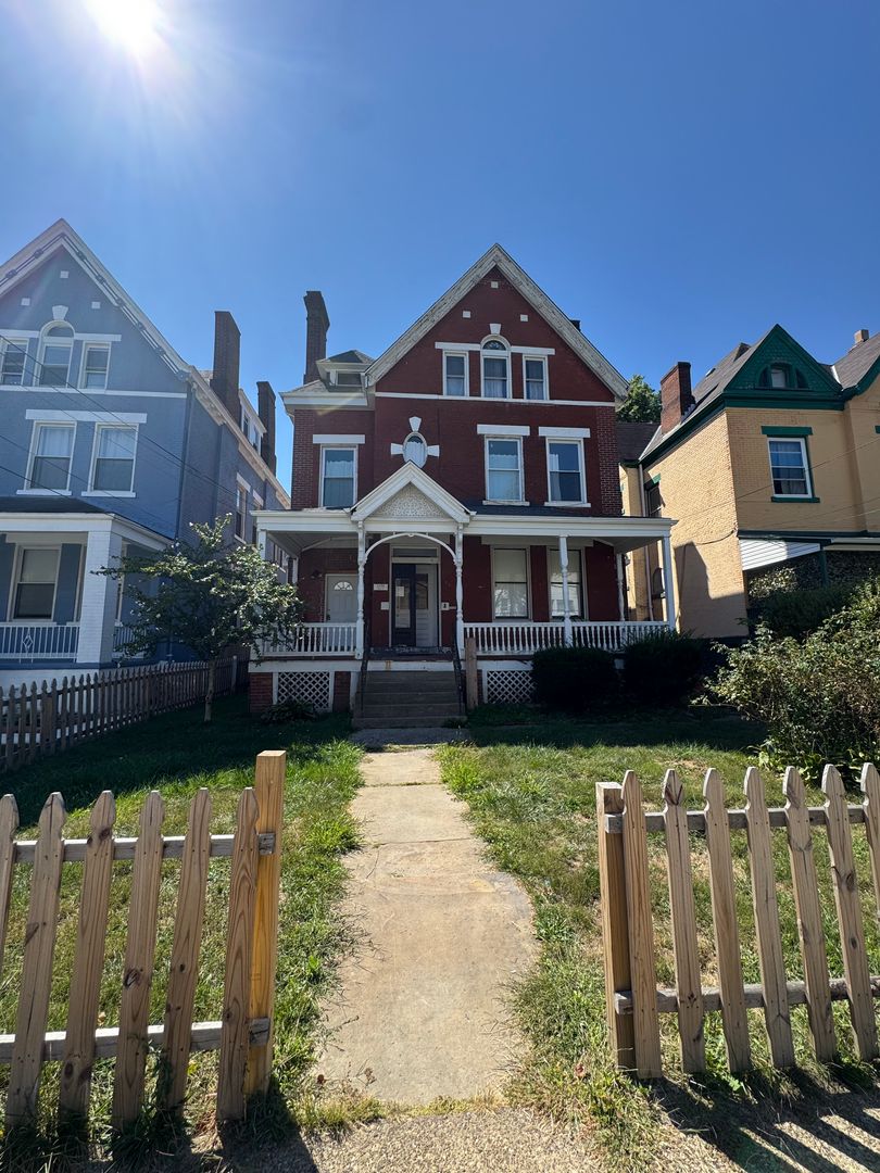 Pittsburgh Apartment: 5498 Hayes Street