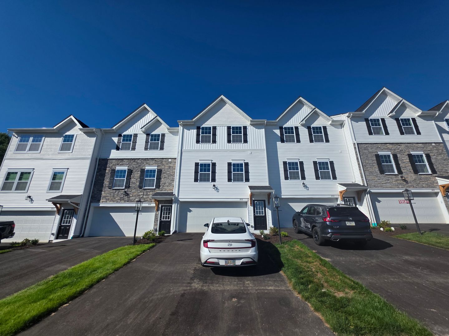 Imperial House: 1806 Canterbury Drive