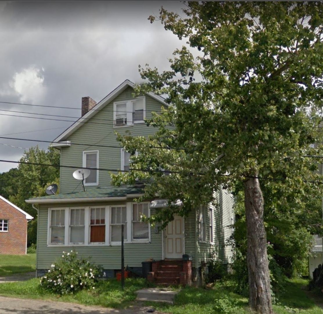 Aliquippa Apartment: 210 Penn Avenue