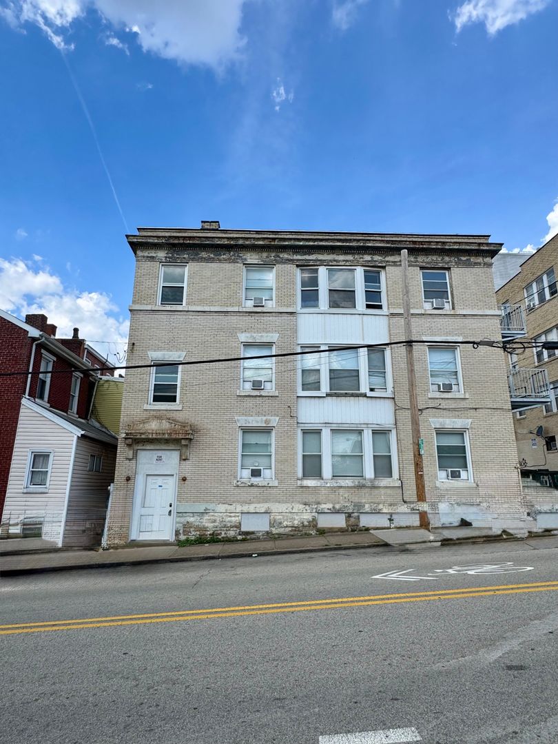 Pittsburgh Apartment: 512 S Millvale Avenue