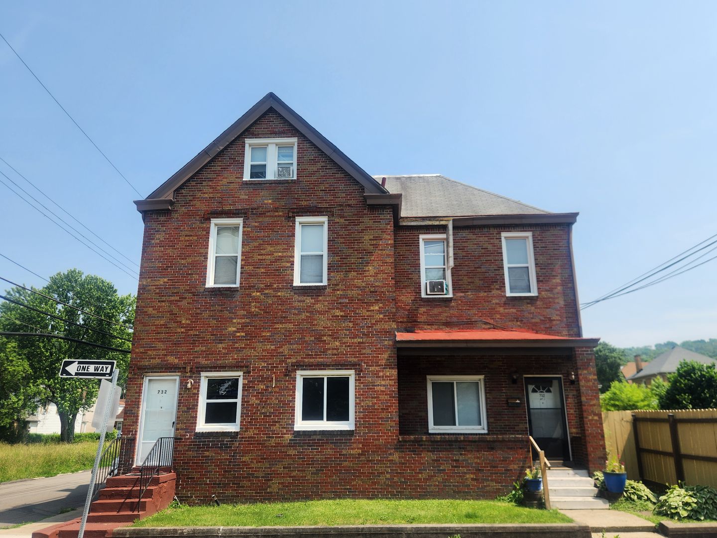Carnegie Apartment: 732 Idlewood Avenue