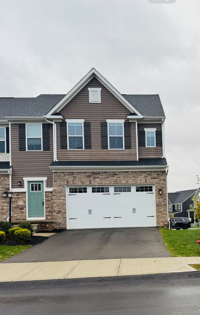 Stunning 3 bedroom, 2.5 bathroom End unit in Mars, PA