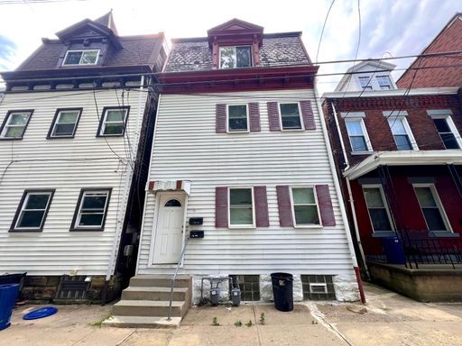 Troy Hill - 3 Bedroom 1.5 Bathroom - Updated Duplex – photo 1