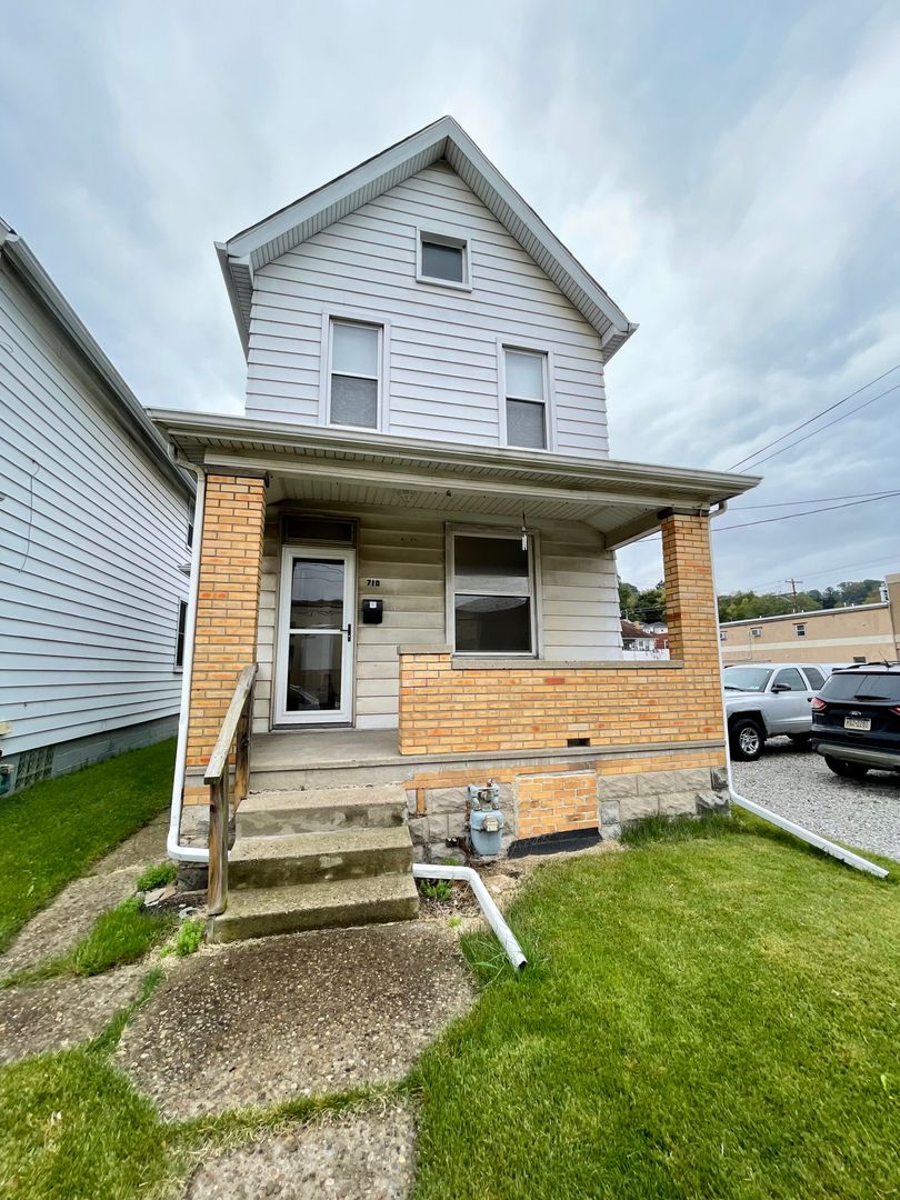 Coraopolis House: 710 4th Avenue