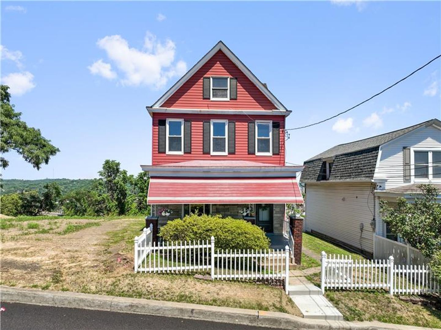 Elliott House: 1008 Rue Grande Vue Street