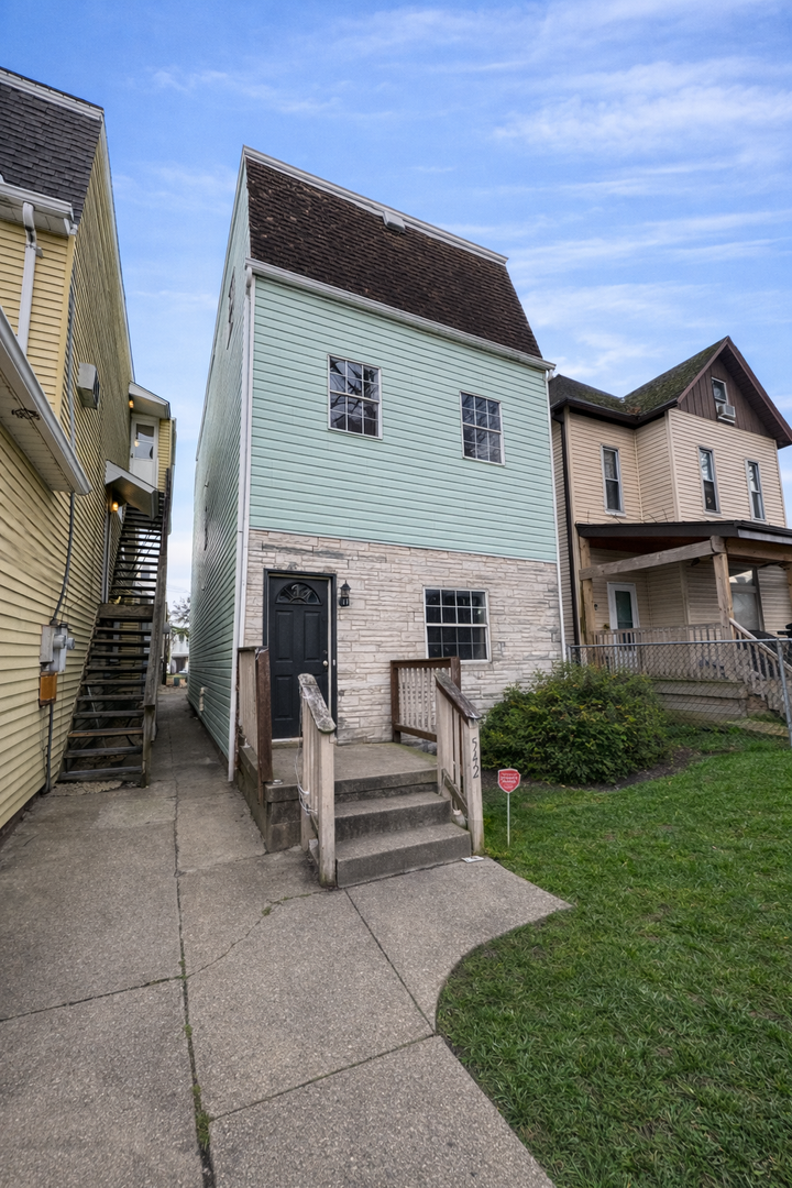 New Kensington Apartment: 542 5th Avenue