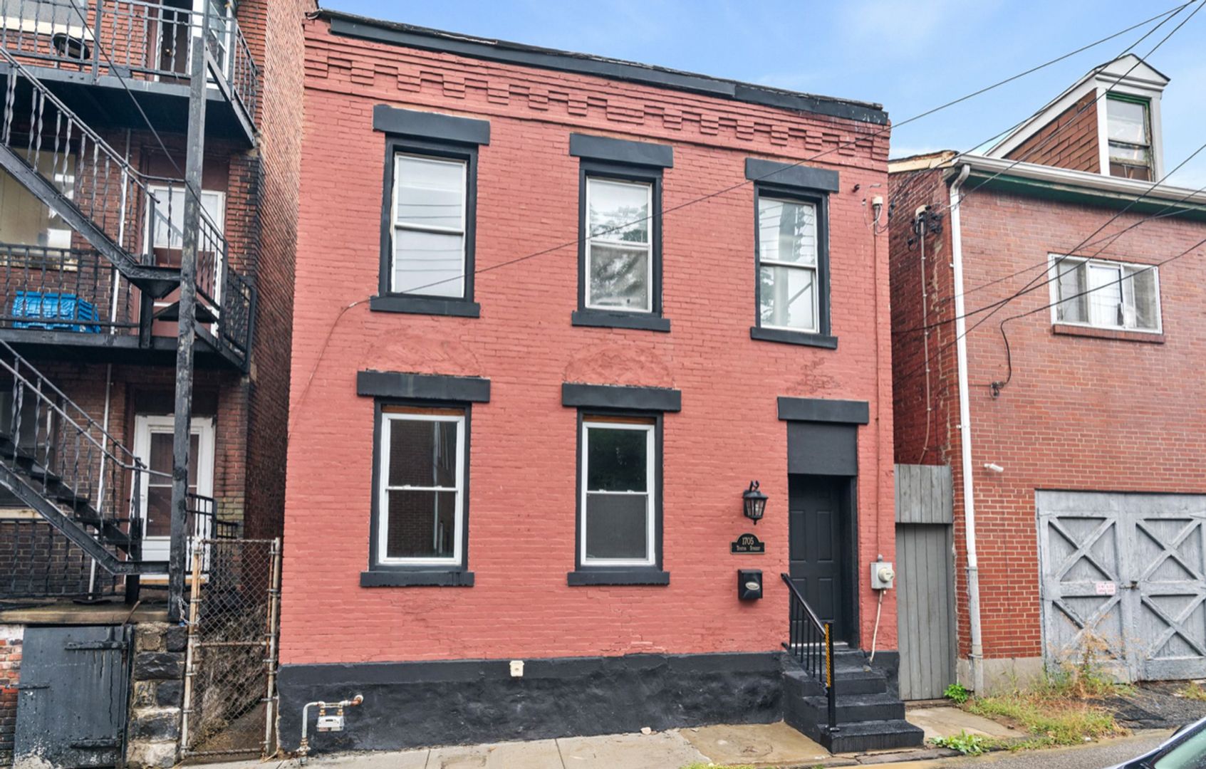 Pittsburgh House: 1705 Tustin Street