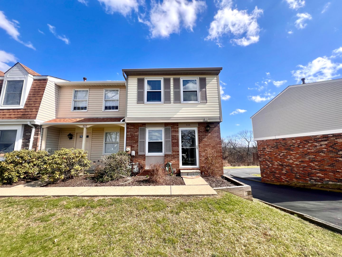 Coraopolis Townhome: 406 Bonnie Brae Drive