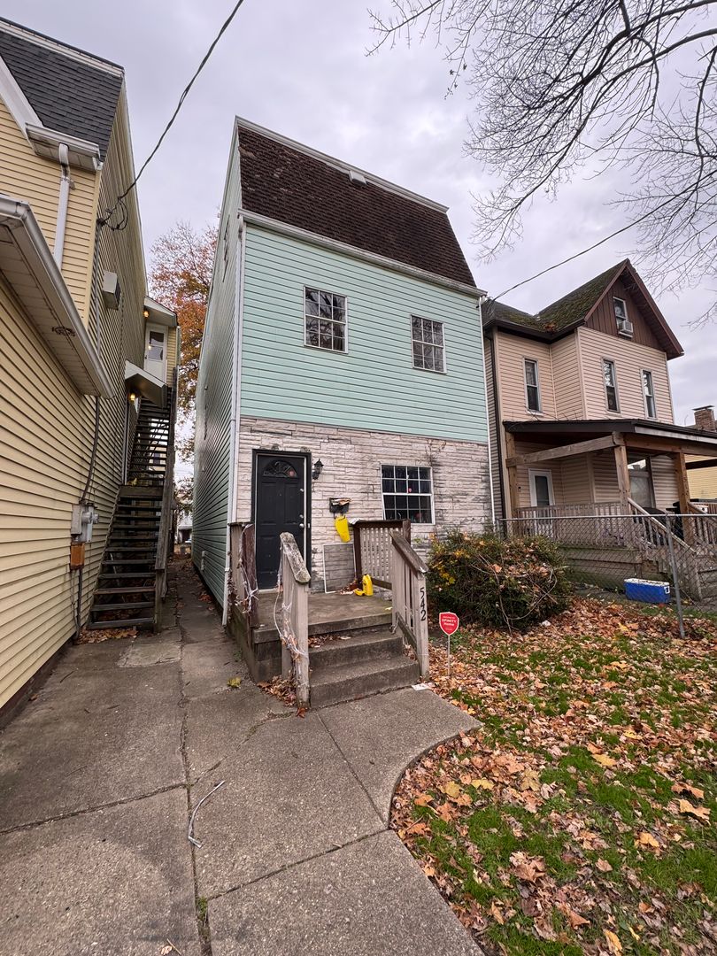 New Kensington Apartment: 542 5th Avenue