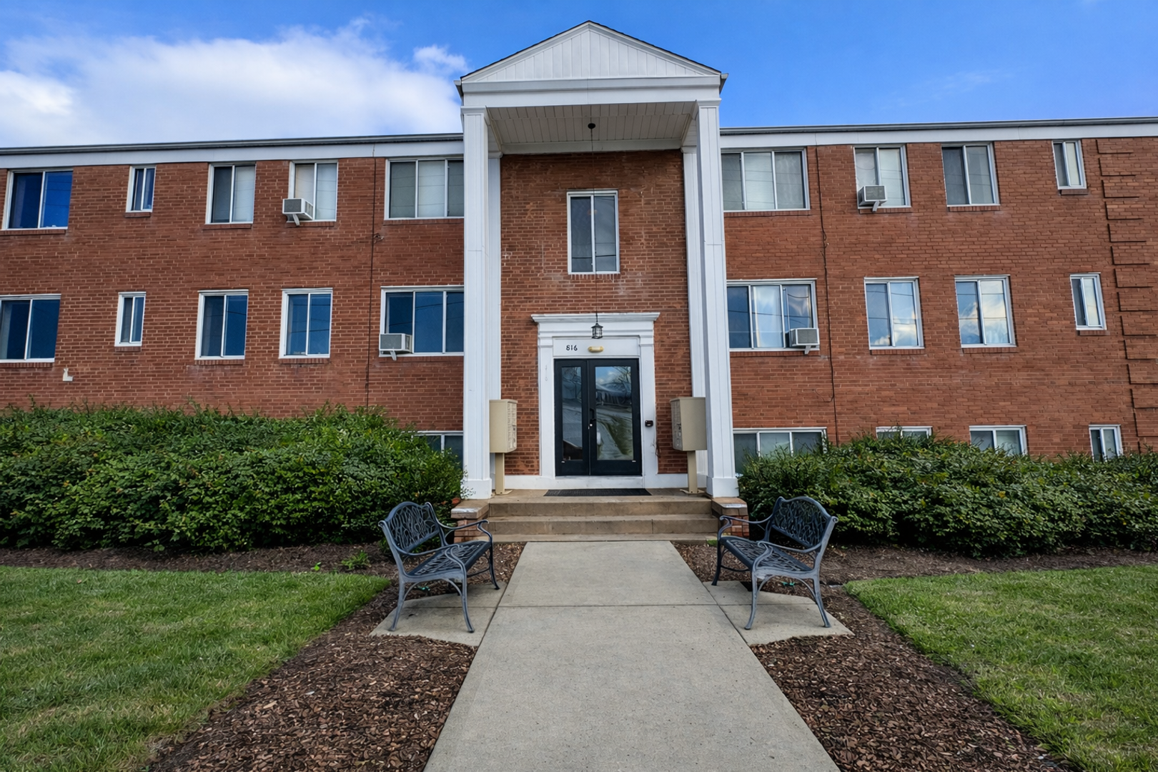 Pittsburgh Apartment: 816 Perry Highway