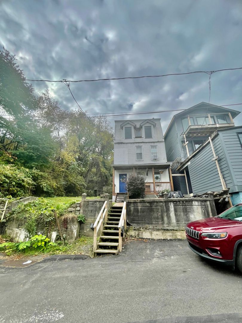 Pittsburgh Apartment: 76 Holt Street