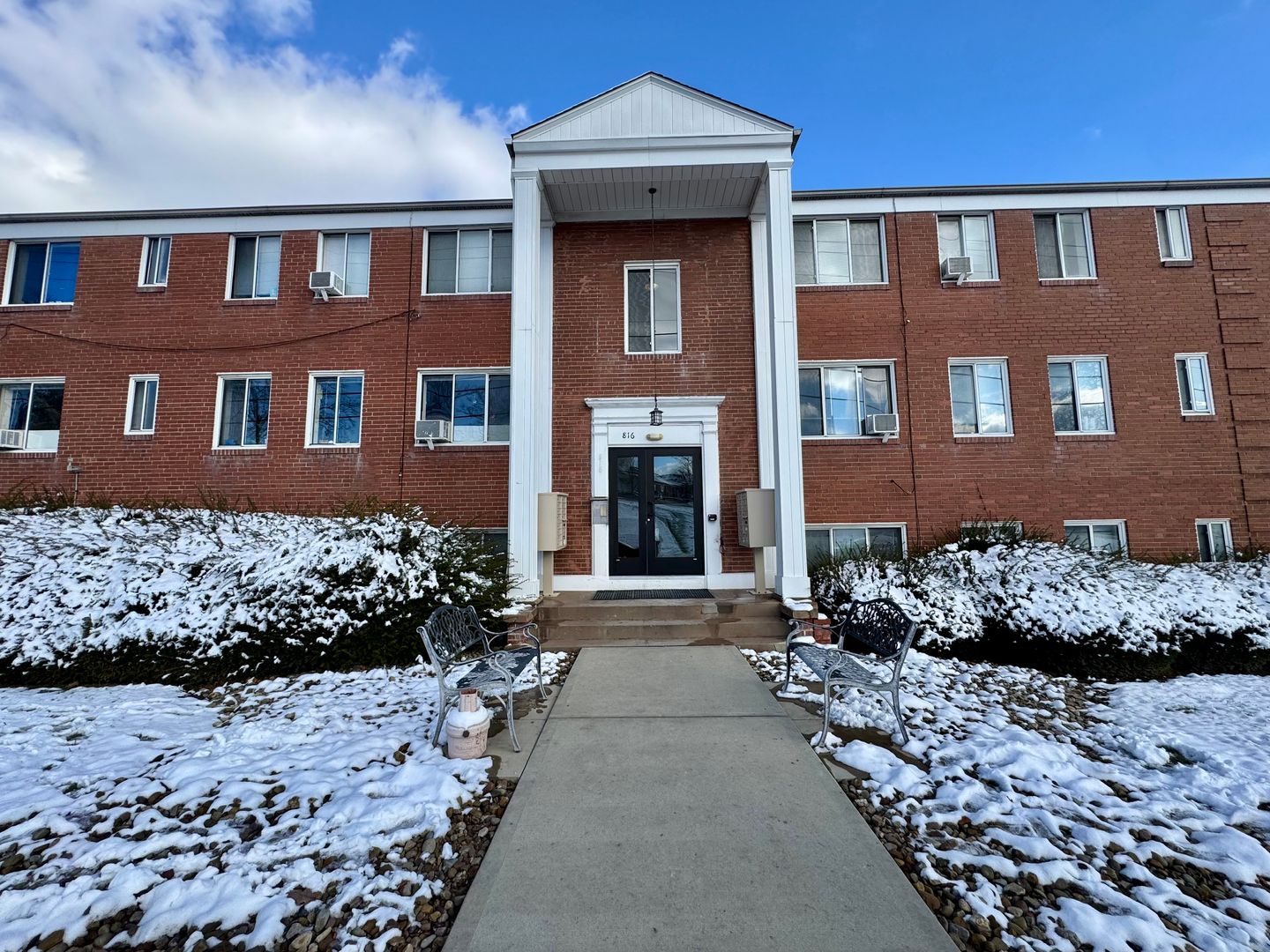 Pittsburgh Apartment: 816 Perry Highway