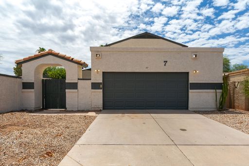 Hohokam Hills home on Massive Lot! – photo 1