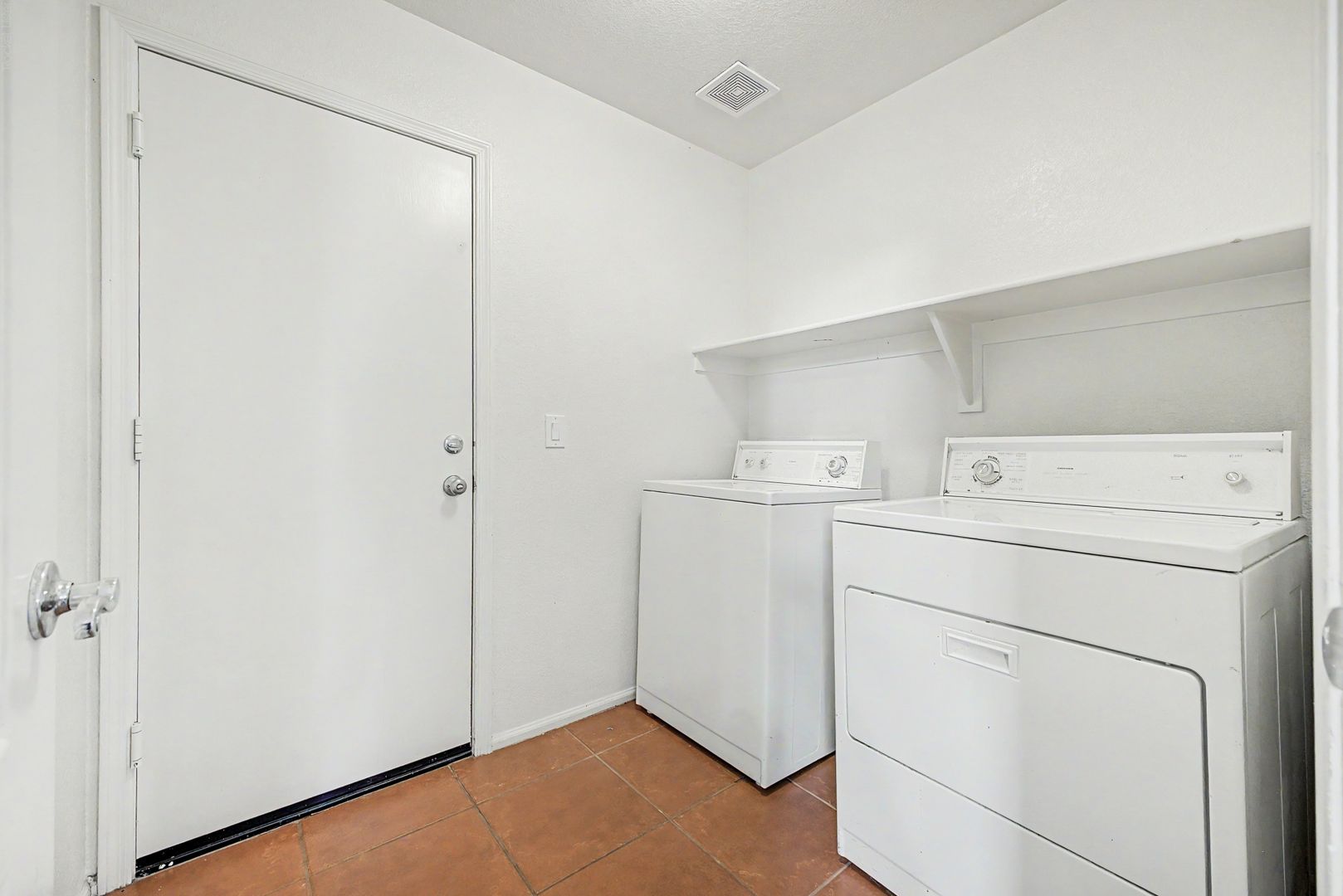 Laundry room at 41704SUNL - D. Garcia