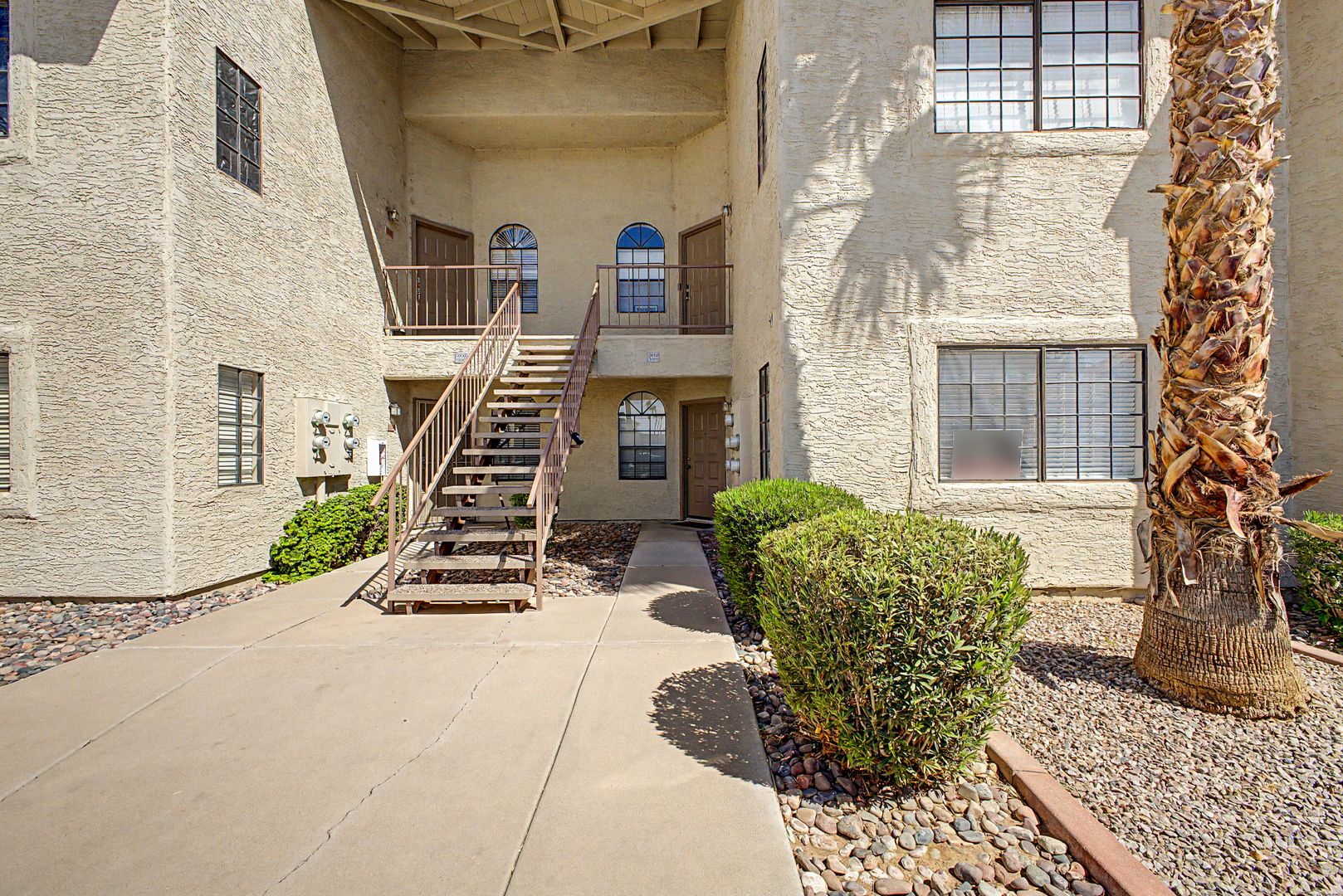Mesa House: 930 N. Mesa Dr.