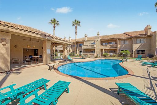 Really Cute Condo Available for Immediate Move-In – photo 1