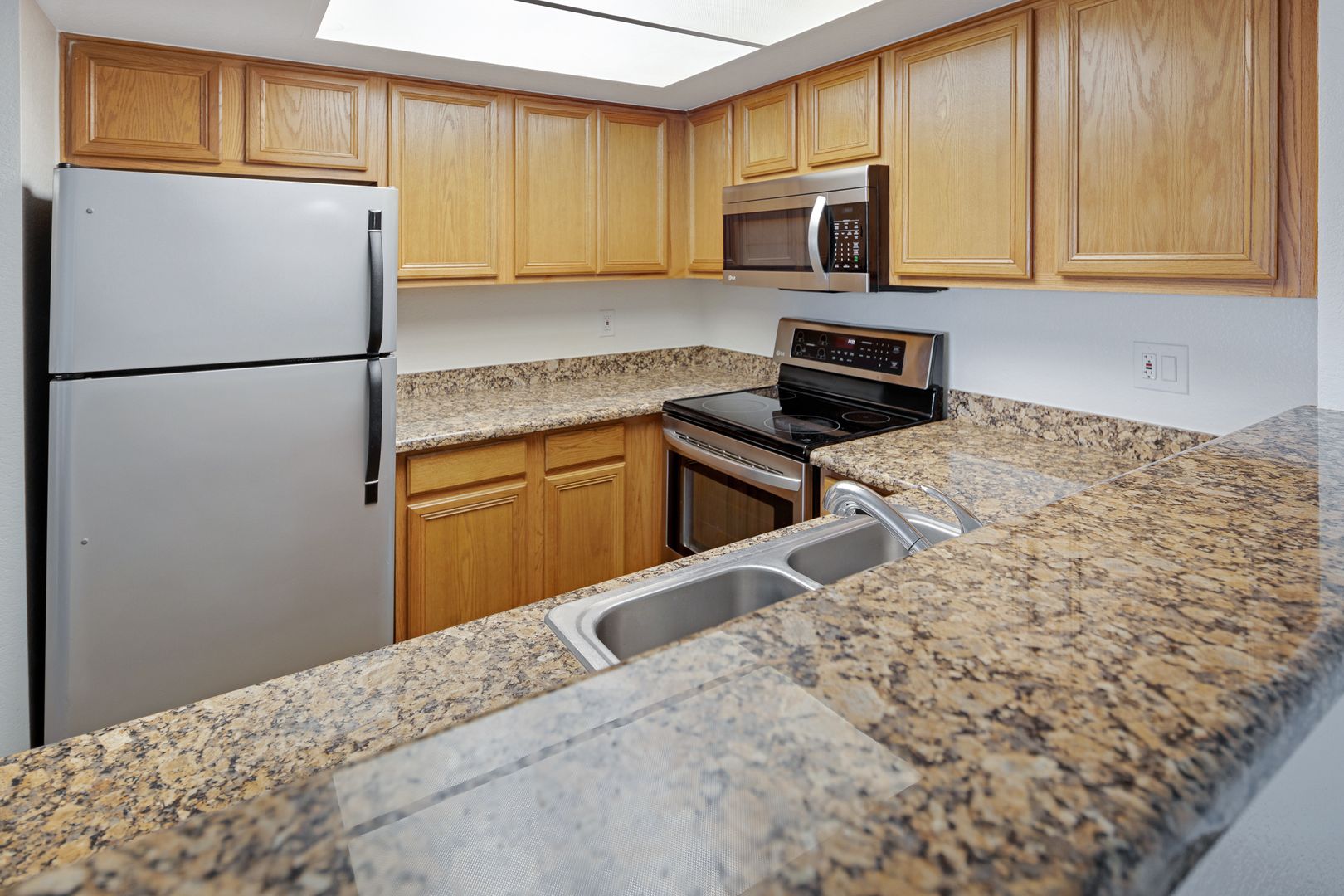 Glendale House: 5757 W Eugie Ave