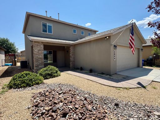 3 Bedroom 2.5 Bathroom House – photo 1
