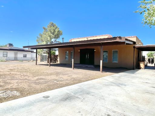 3 Bedroom, 2 Bathroom House – photo 1