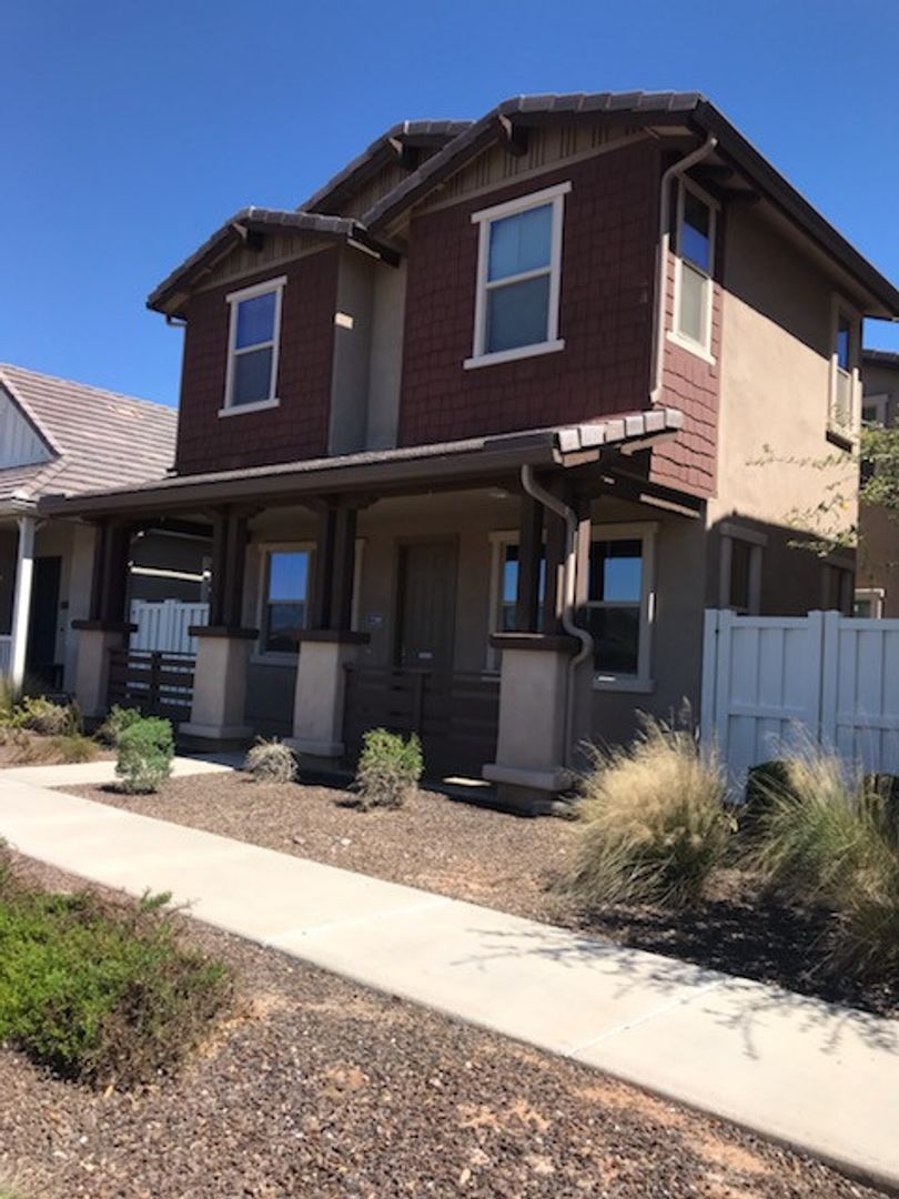 Gilbert House: 2266 S. Annie Lane