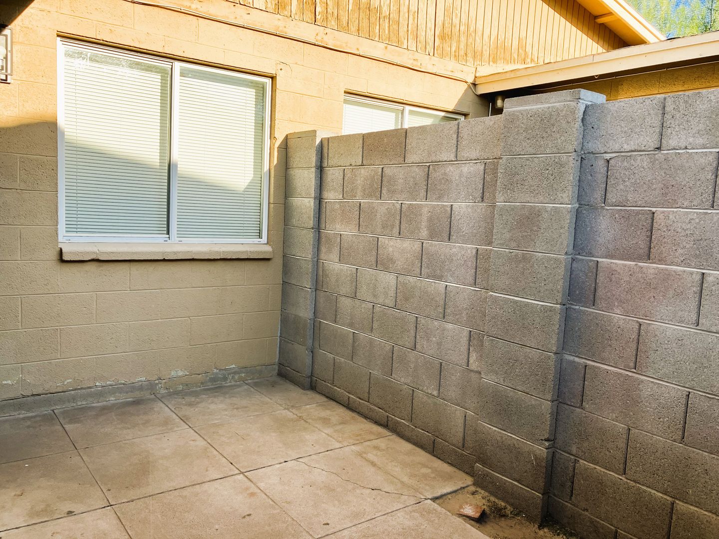 Phoenix Apartment: 4027 E Moreland St.